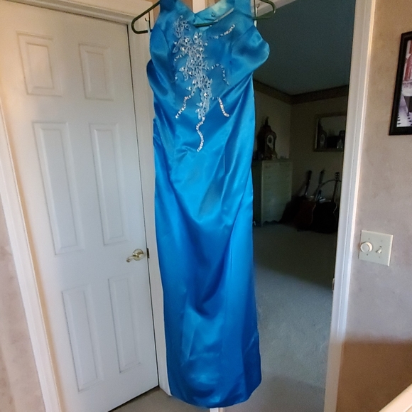 Dresses - Picture 1 of 3